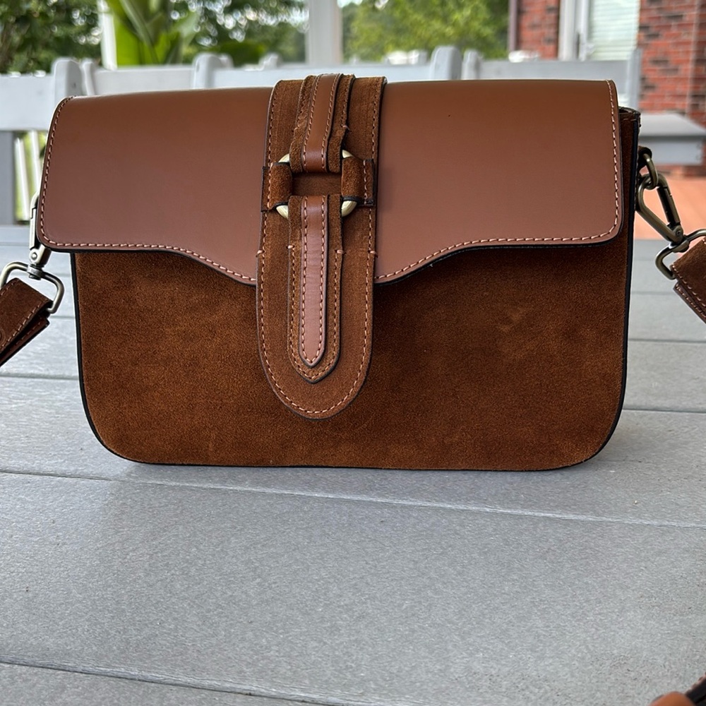 AMERAI Suede & Leather Brown Crossbody
Carried one time. In pristine condition.